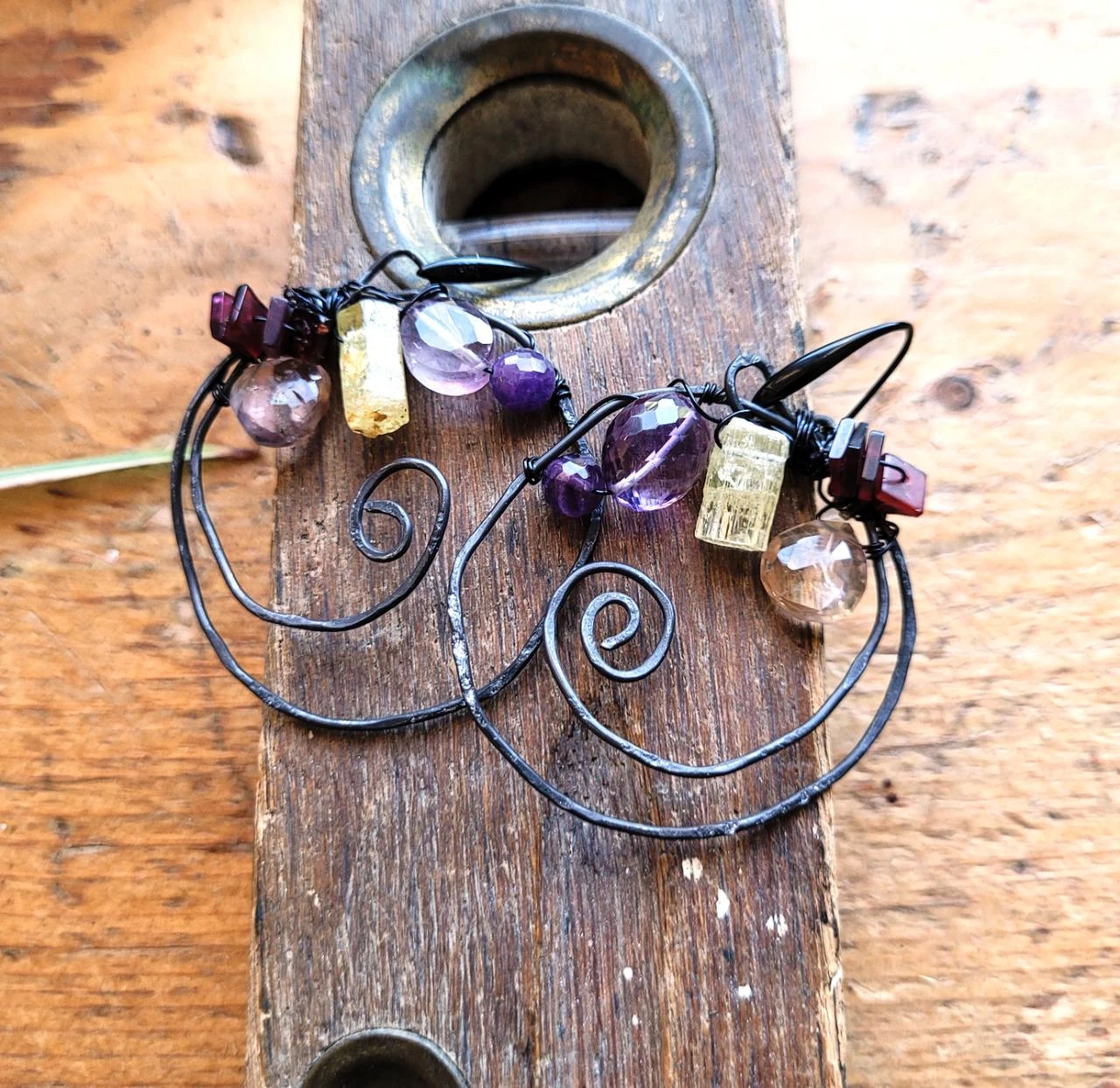 Asymmetric baroque hoop-style earrings with fine stones.. – photo 5